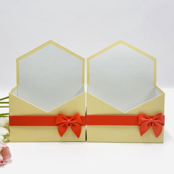 Конверт 180*240*70 с бантиком сливочно-желтый