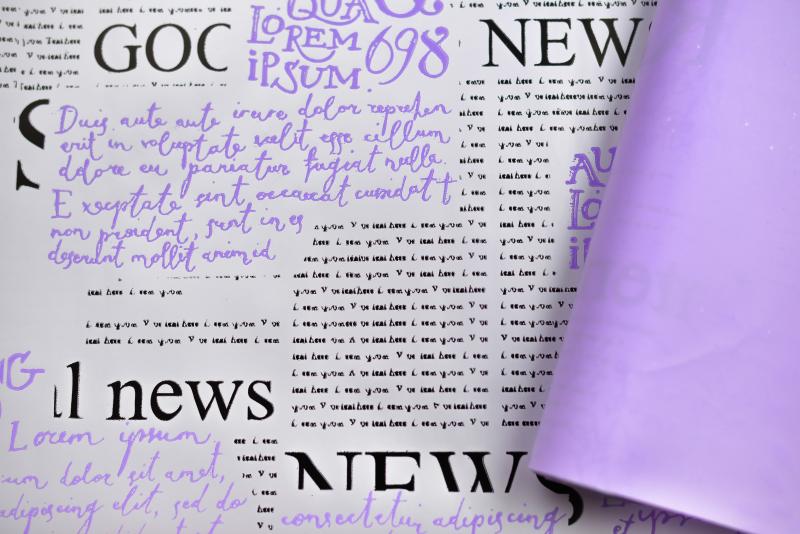 Пленка матовая двухст. с рисунком Газета цв.нежная сирень 58см*12м±5% 50мкр