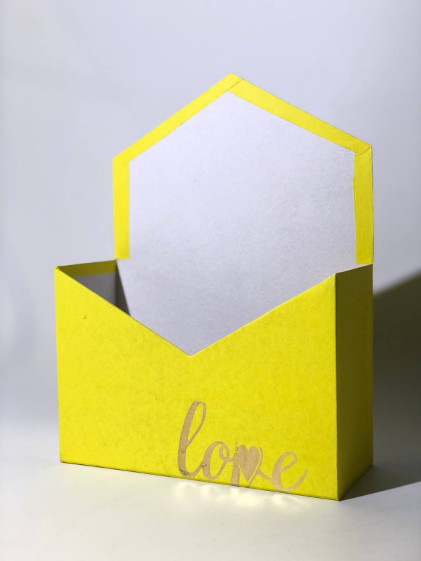 Конверт 180*240*70 с золот. тиснением love желтый