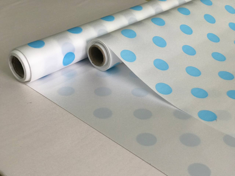 Пленка матовая с рисунком белая-горох крупный небесно-голубой  580мм/12м±5% 50мкр