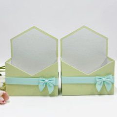 Конверт 180*240*70 с бантиком мятно-кремовый