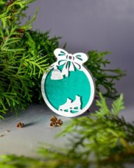 Игрушка новогодняя двухслойная Коньки в шаре с бантом изумрудная/серебро 83 мм