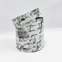 Коробка круглая 16*16 Розы письмо  серый/черный на белом фоне
