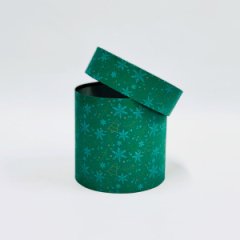 Коробка круглая 13,5*13,5 .зеленый/новогодний рисунок ёлочки