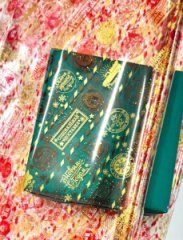 Пленка прозрачная двухцветная Новогодние марки красный/золото 70см*200гр ± 5%