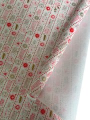 Упаковочная бумага Новогодние марки красный/золото на белом фоне 720мм/70гр/10м ± 5%