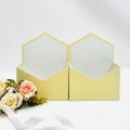 Конверт 180*240*70 из картона под композицию сливочно-желтый