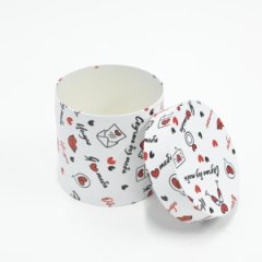 Коробка круглая 13*13 Я люблю тебя рисунок черный/красный на белом