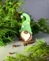 Игрушка новогодняя трехслойная Гном на подставке 58*123 мм