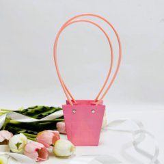 Сумка-трапеция с пластиковыми ручками выбитая 9*6,5*10cm, цв. розовый