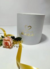 Коробка круглая без крышек 18*18 с тиснением Я люблю тебя, мама белый