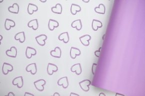 Пленка матовая двухст.с рисункомСердцецв.виолет 58см*12м±5% 50мкр