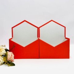 Конверт 180*240*70 из картона под композицию огненно-красный
